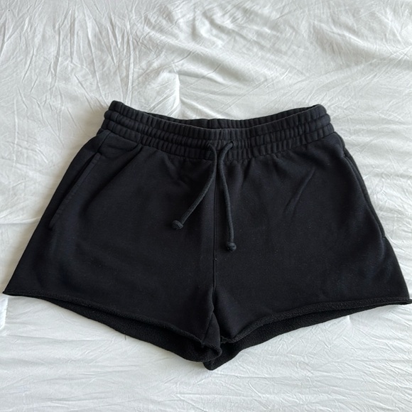 Aritzia Pants - Aritzia Tna Cozy Fleece Boyfriend 3” Sweatshort (Black)